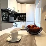 New Modern In The Center Апартаменты *