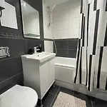 New Modern In The Center شقة *