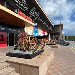 New Modern In The Center