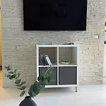 New Modern In The Center *