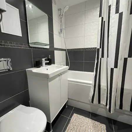 New Modern In The Center Apartament *