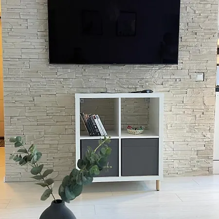 New Modern In The Center *