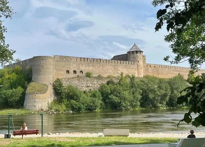 New Modern In The Center نارفا