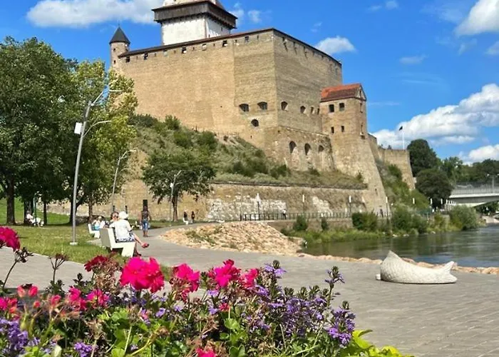 New Modern In The Center * نارفا